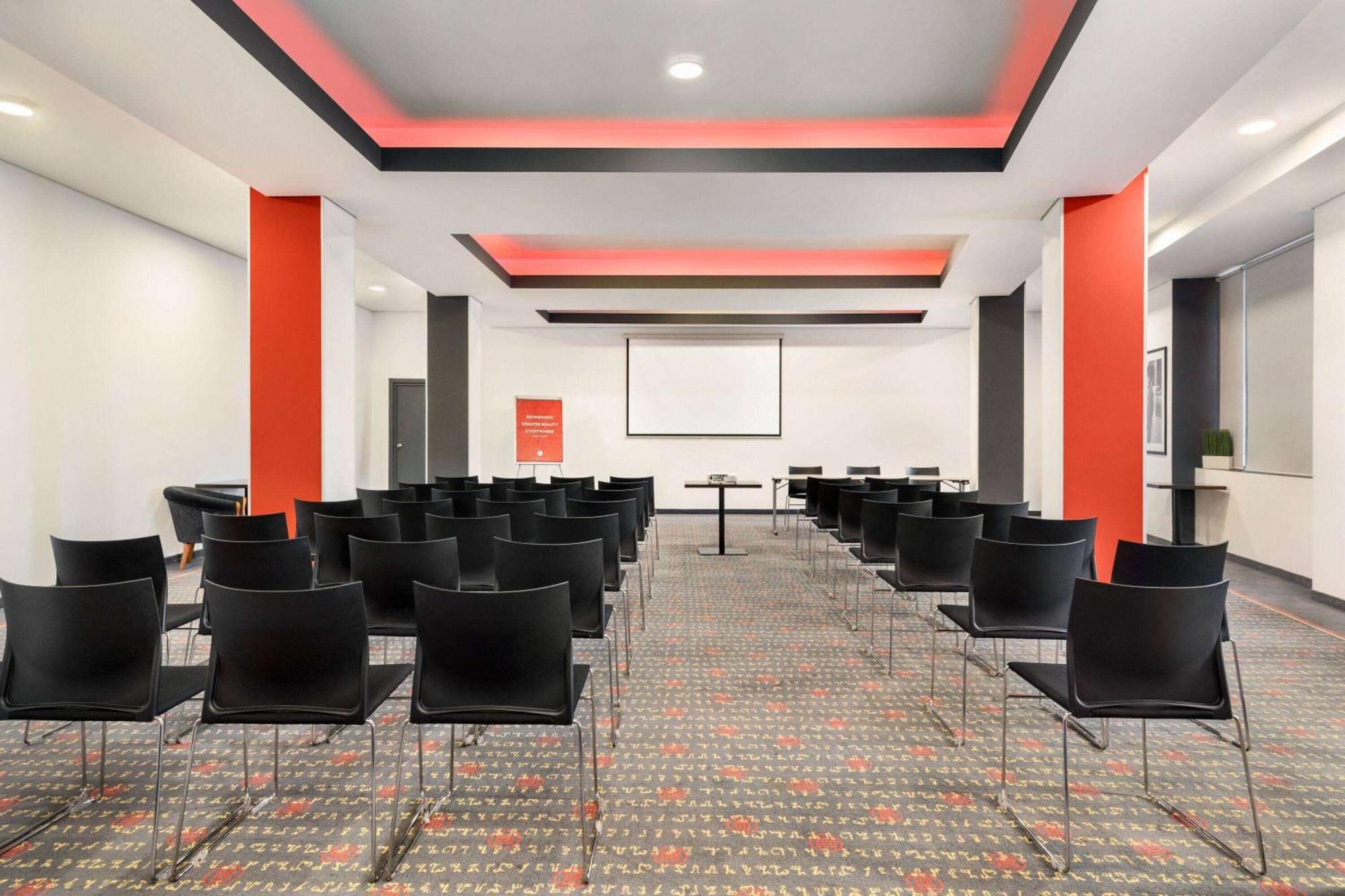 Hotel Vienna House Easy By Wyndham Bucharest Airport Otopeni