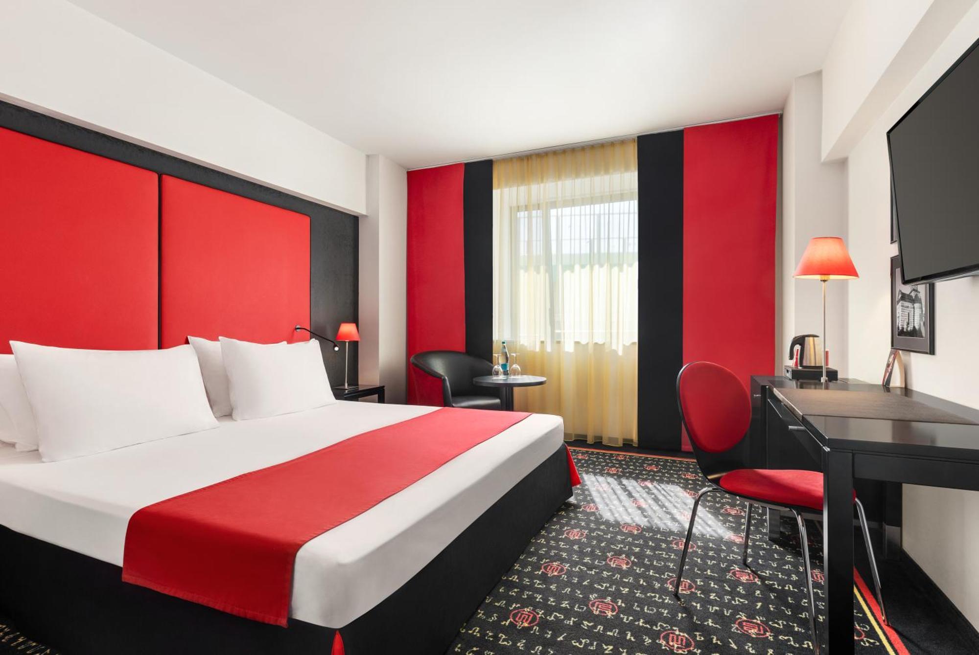 Hotel Vienna House Easy By Wyndham Bucharest Airport 4*